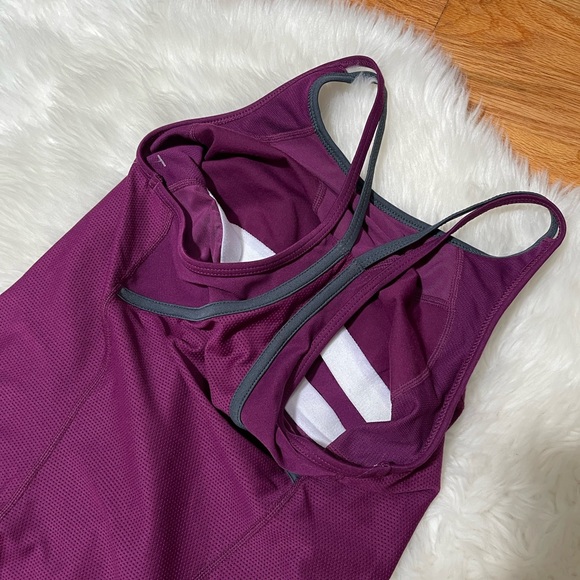 Nike built in bra top - Picture 4 of 4